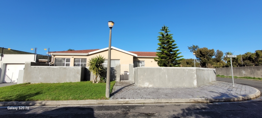 3 Bedroom Property for Sale in Lansdowne Western Cape